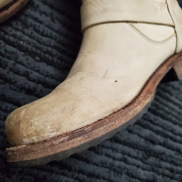 FRYE Size 6 Cream/Natural Veronica Full Grain Leather Moto Ankle Bootie - Picture 6 of 8